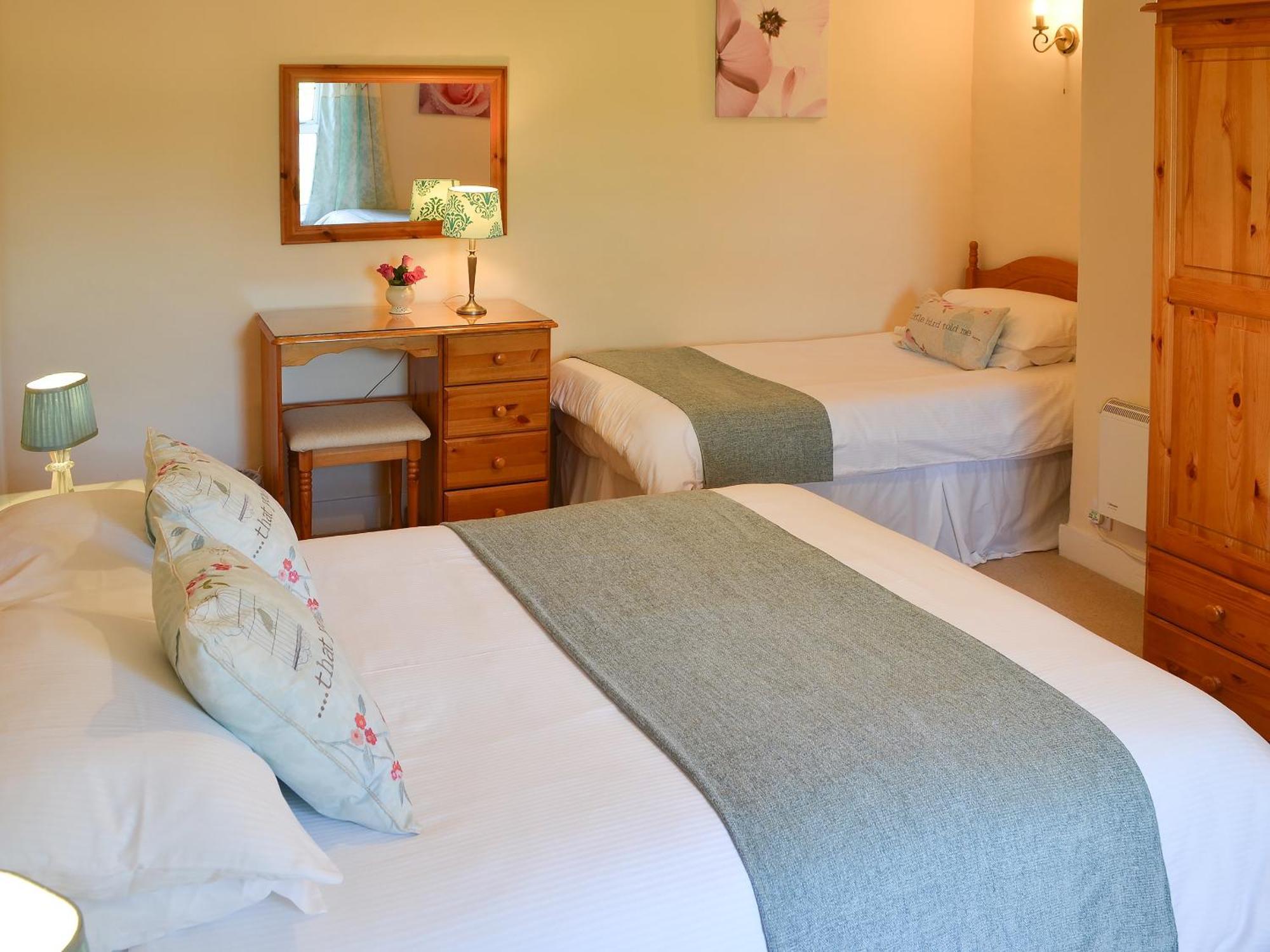 Cherry Cottage - 26913 Saint Issey エクステリア 写真